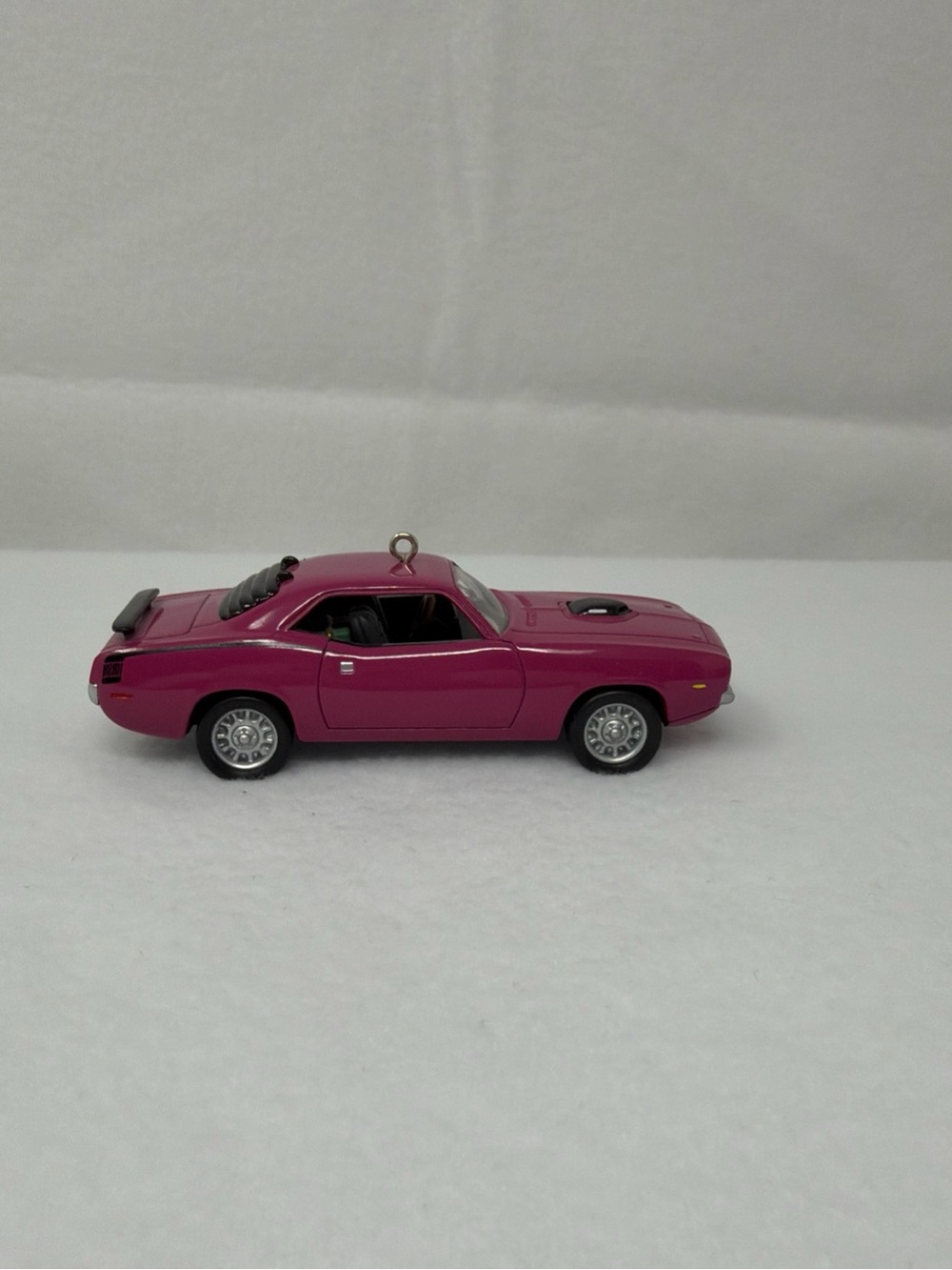 Hallmark Keepsake Ornament 1970 Plymouth Hemi Cuda 1998